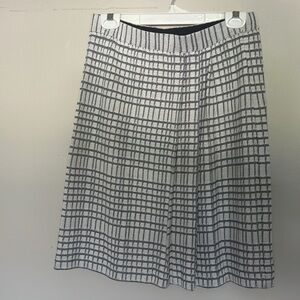 St. John  by Marie gray knit  M 
Skirt W28” L 23” made USA